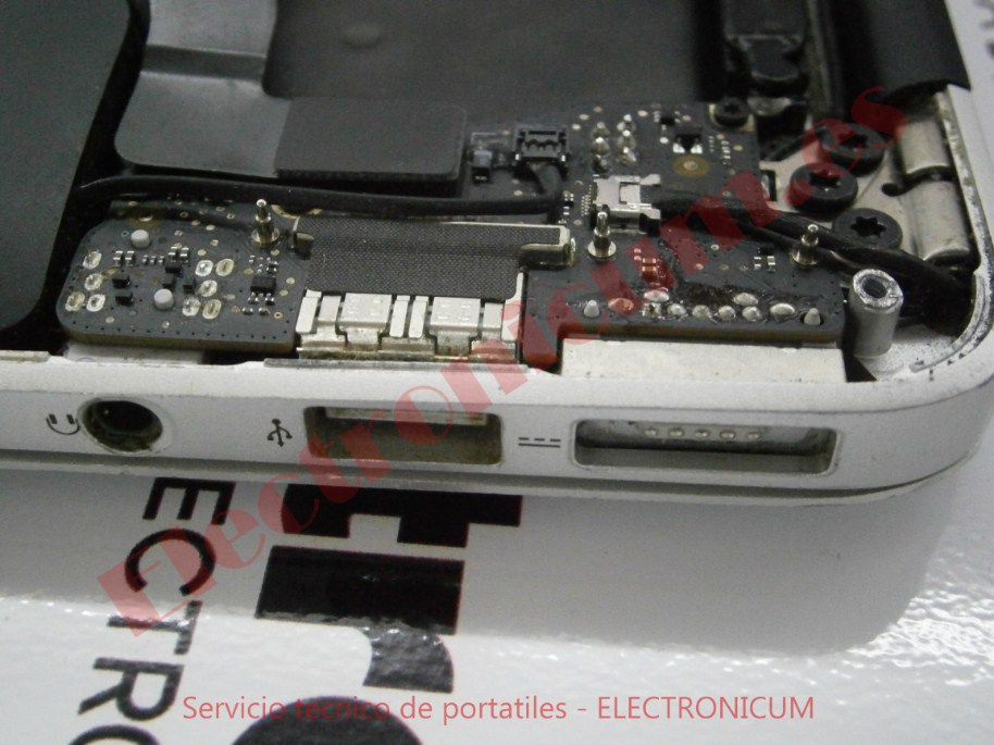 Cambiar pantalla y teclado MacBook Pro Hospitalet de Llobregat 3